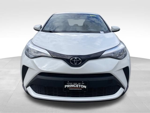 2022 Toyota C-HR XLE photo 2