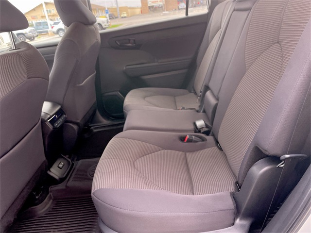 2024 Toyota Highlander LE photo 14