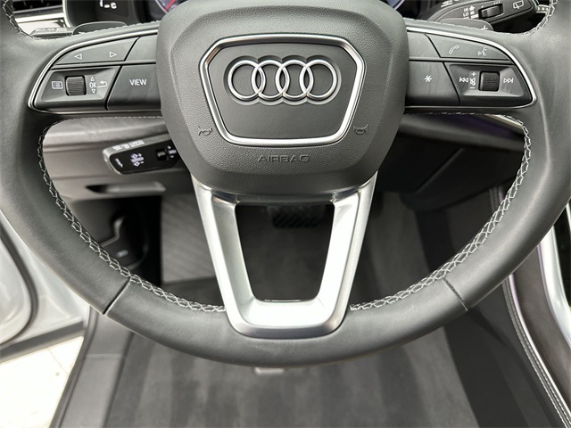 2025 Audi Q8 55 Premium Plus photo 5