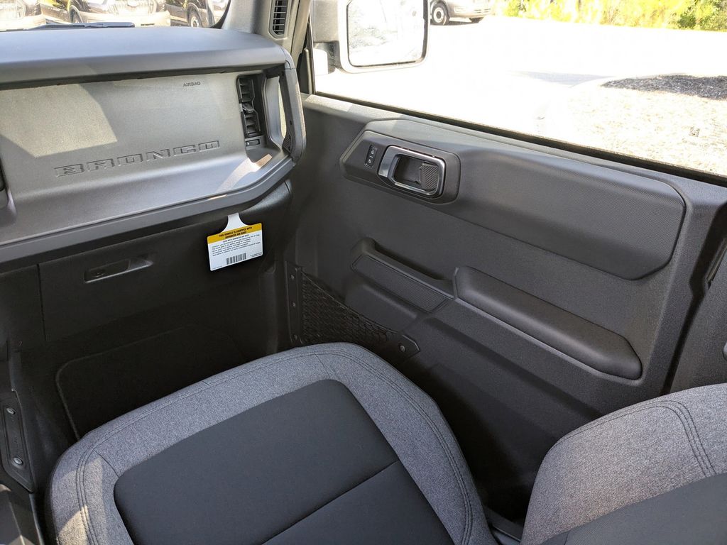2025 Ford Bronco Base photo 17