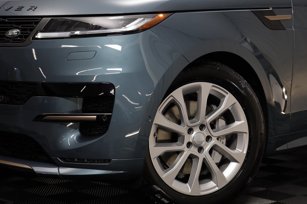 2025 Land Rover Range Rover Sport SE photo 4