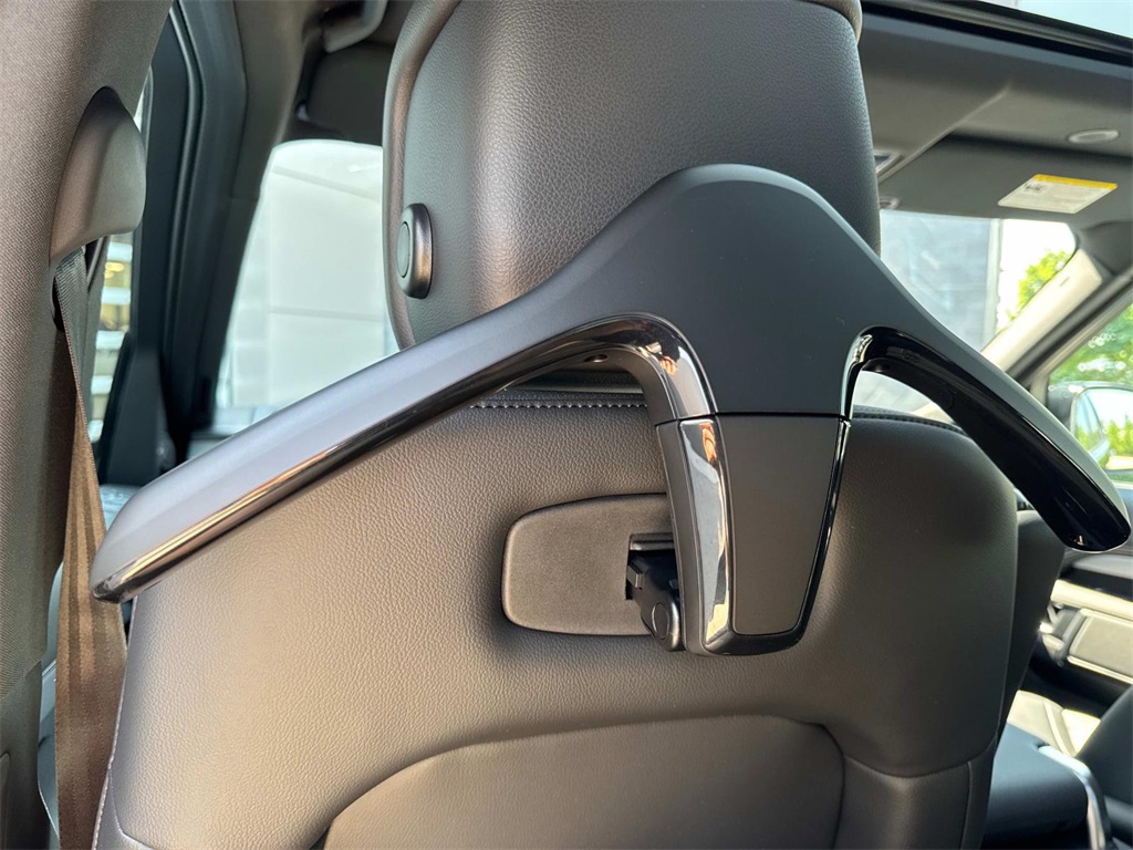 2025 Land Rover Discovery SE photo 17