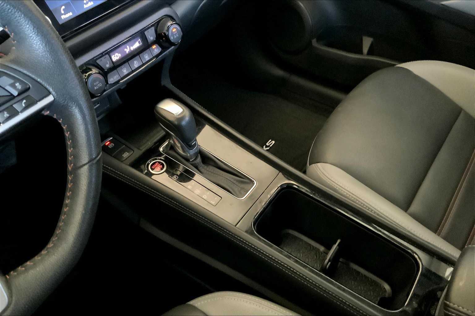 2021 Nissan Kicks SR photo 14