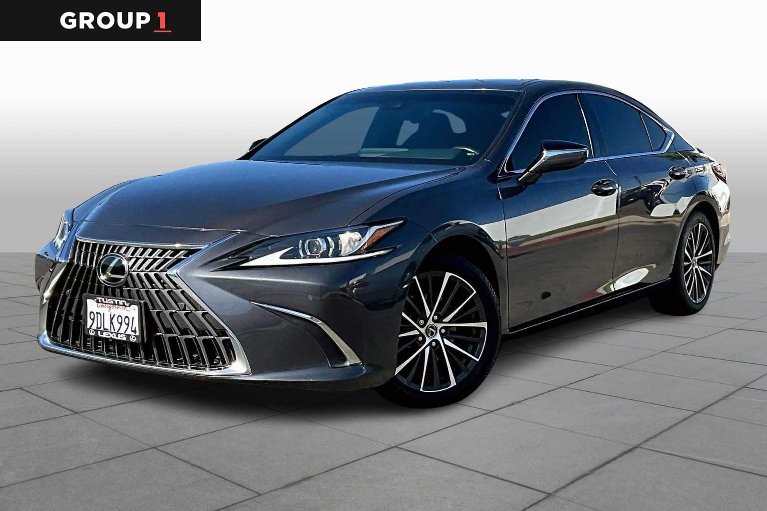 2023 Lexus ES Hybrid 300h's photo