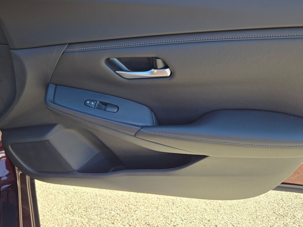 2025 Nissan Sentra SV photo 3