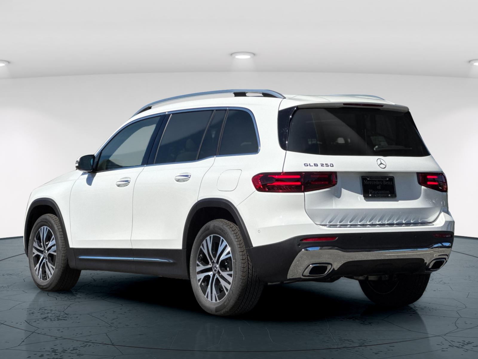 2025 Mercedes Benz GLB 250 photo 4
