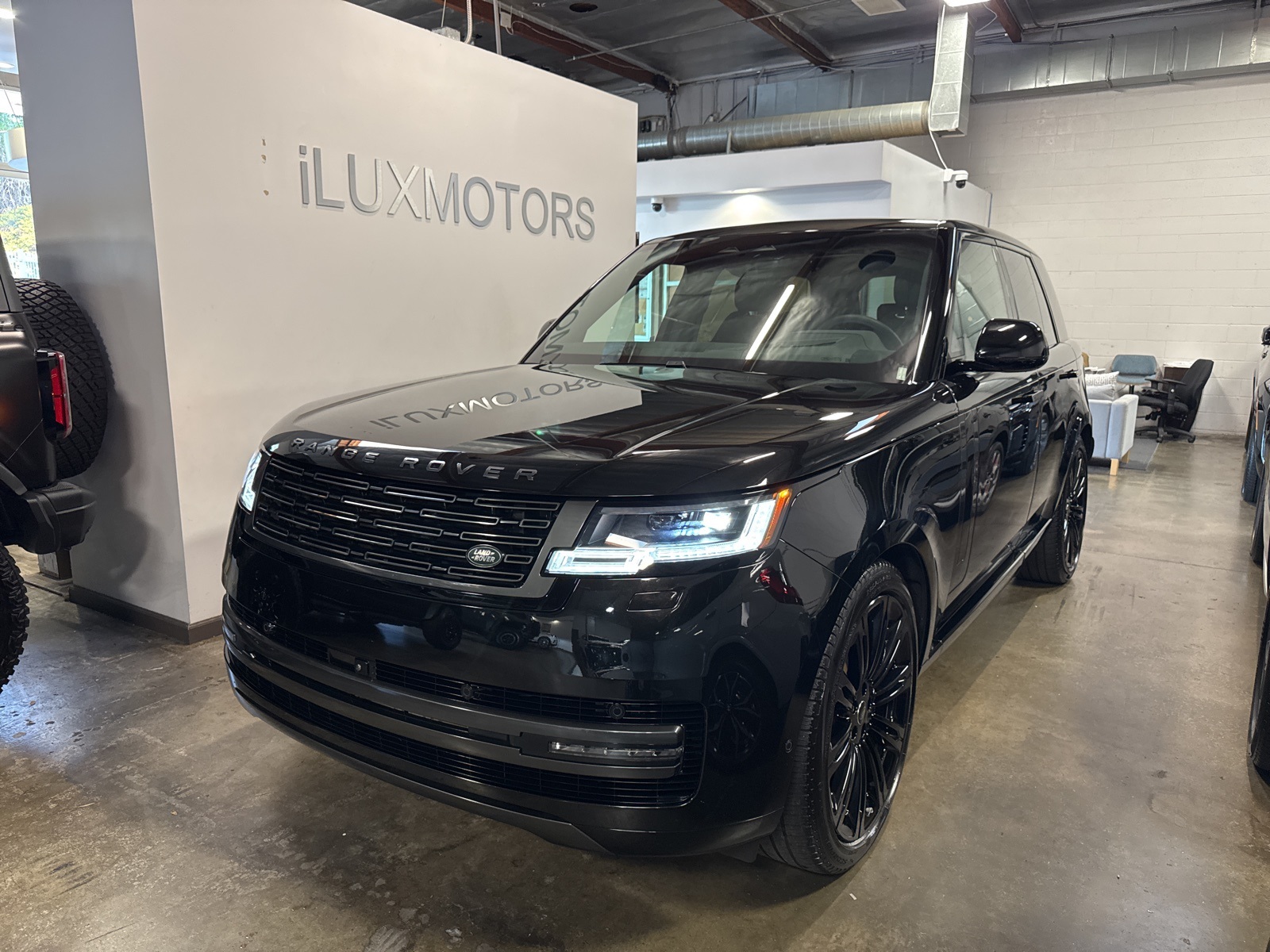 2024 Land Rover Range Rover SE's photo