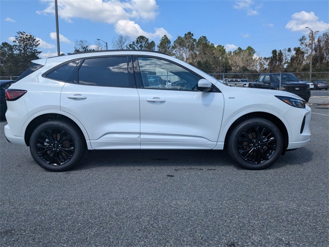 2024 Ford Escape ST-Line Elite photo 3