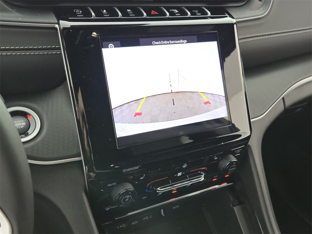 2025 Jeep Grand Cherokee Laredo photo 12