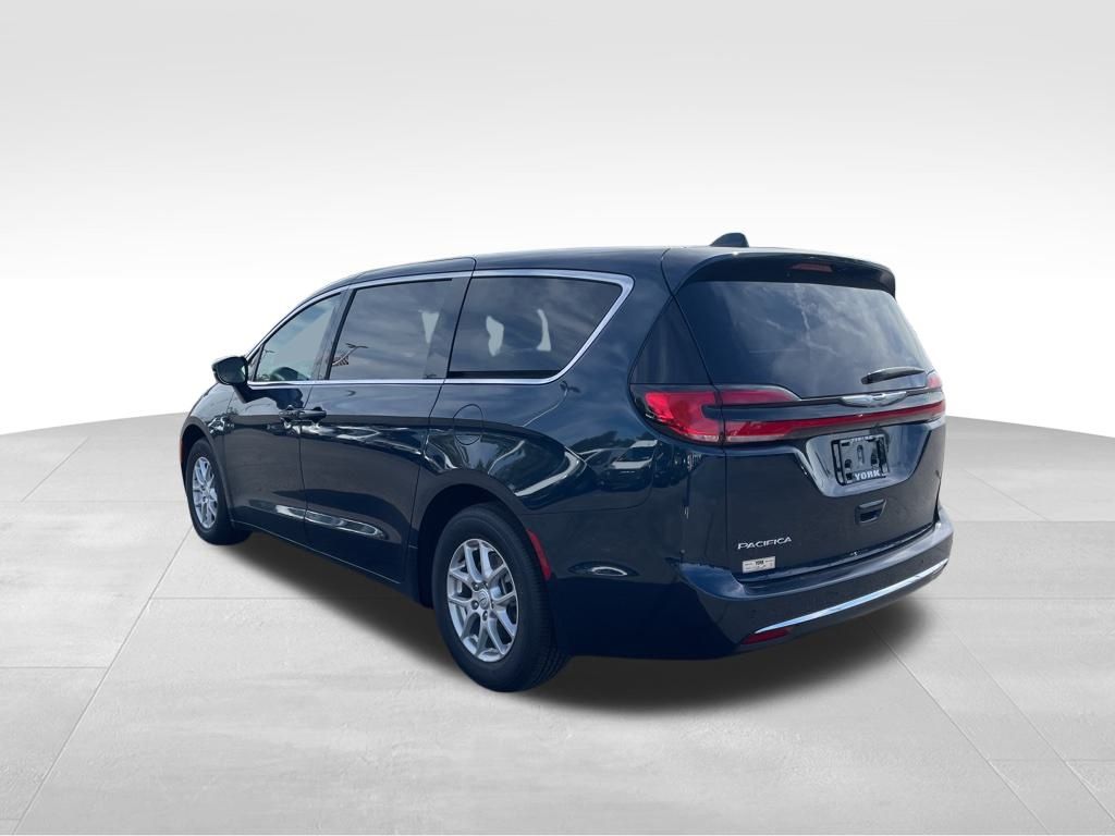 2025 Chrysler Pacifica photo 3