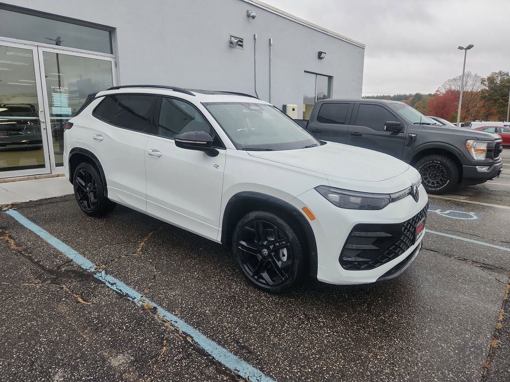 2025 Volkswagen Tiguan SE R-LINE BLACK's photo