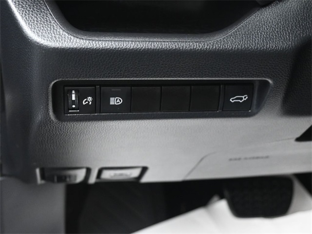 2021 Toyota RAV4 XLE photo 10
