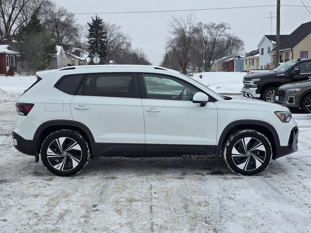 2025 Volkswagen Taos SE's photo