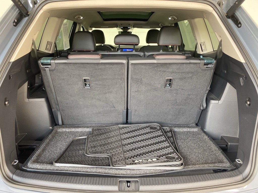 2025 Volkswagen Atlas Peak Edition SE photo 4