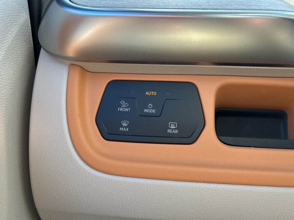 2025 Volkswagen ID. Buzz Pro Plus photo 22
