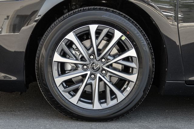 2025 Lexus ES 350 photo 8