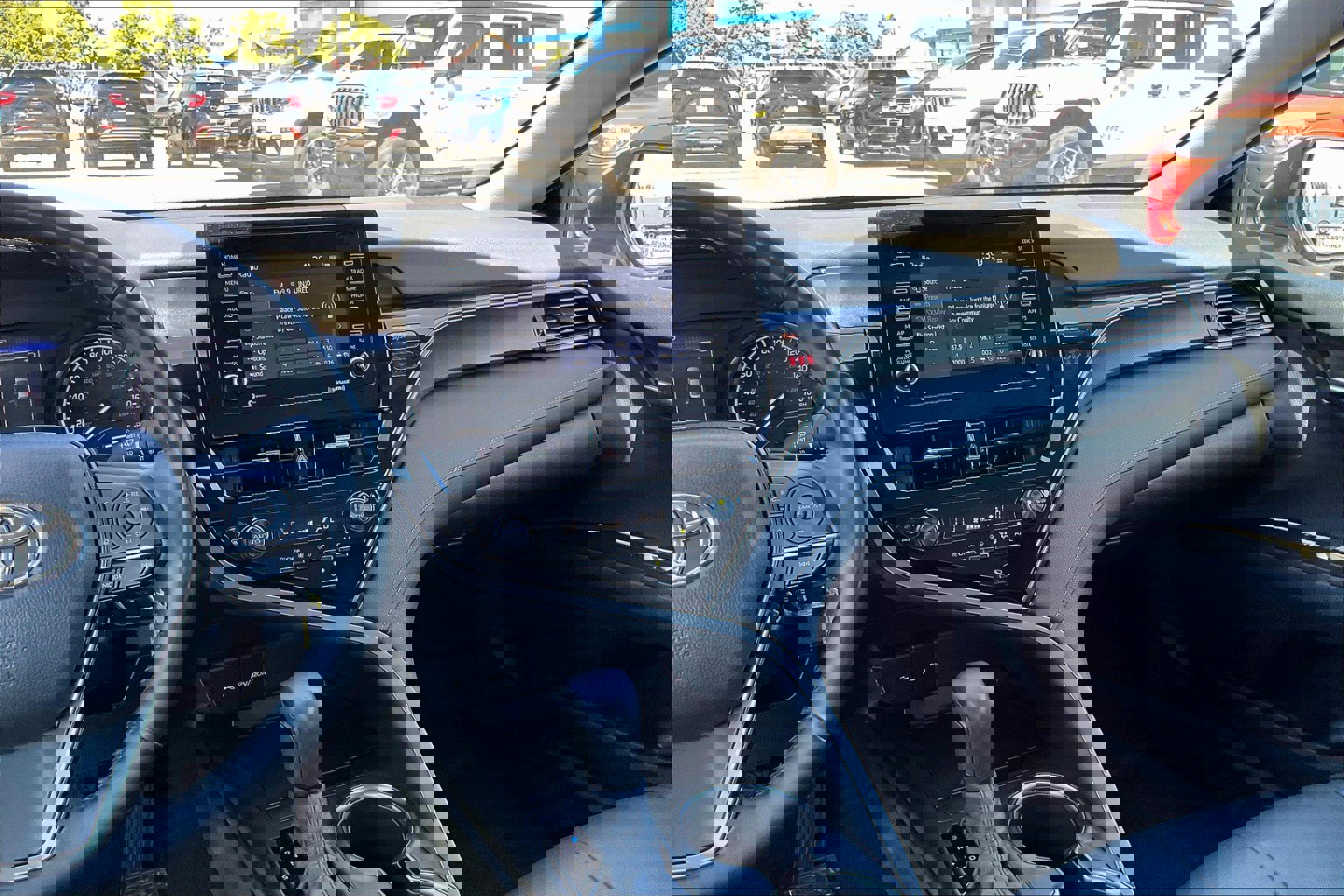 2022 Toyota Camry SE photo 5