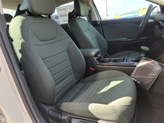 2025 Kia K4 EX photo 18