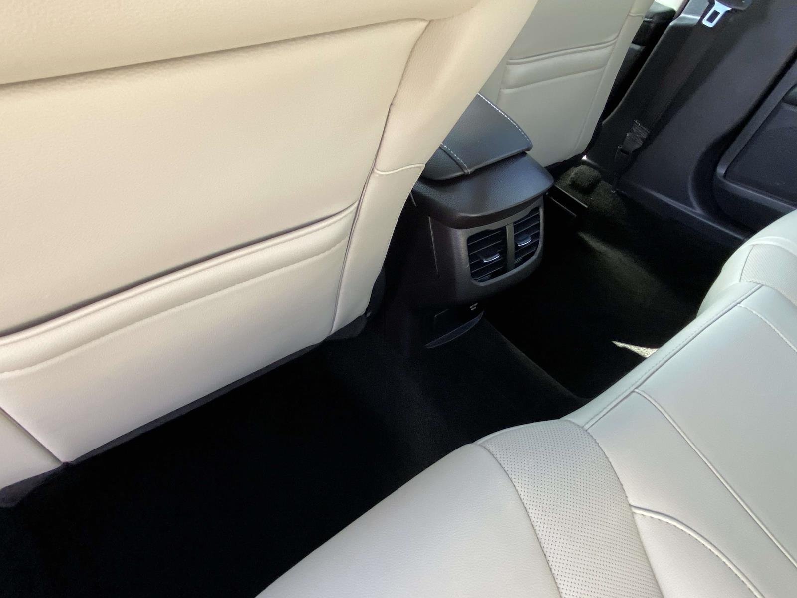 2016 Ford Fusion Titanium Hybrid photo 2