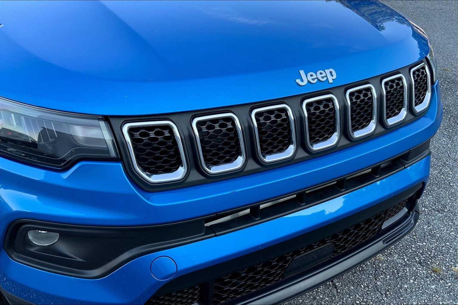 2024 Jeep Compass Latitude photo 28