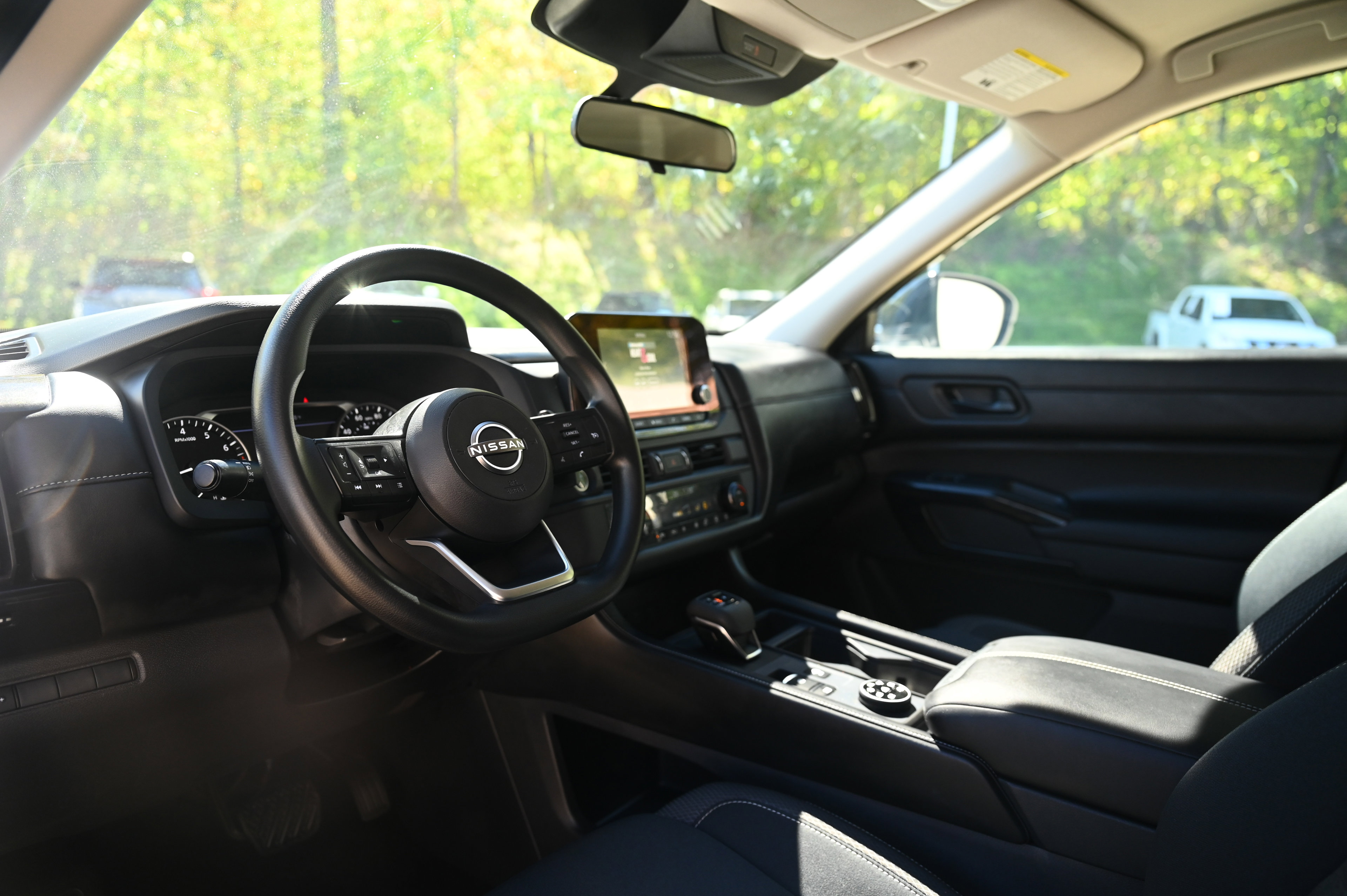 2024 Nissan Pathfinder S photo 16