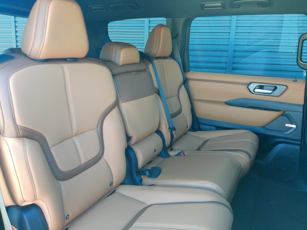 2025 Nissan Armada SL photo 15