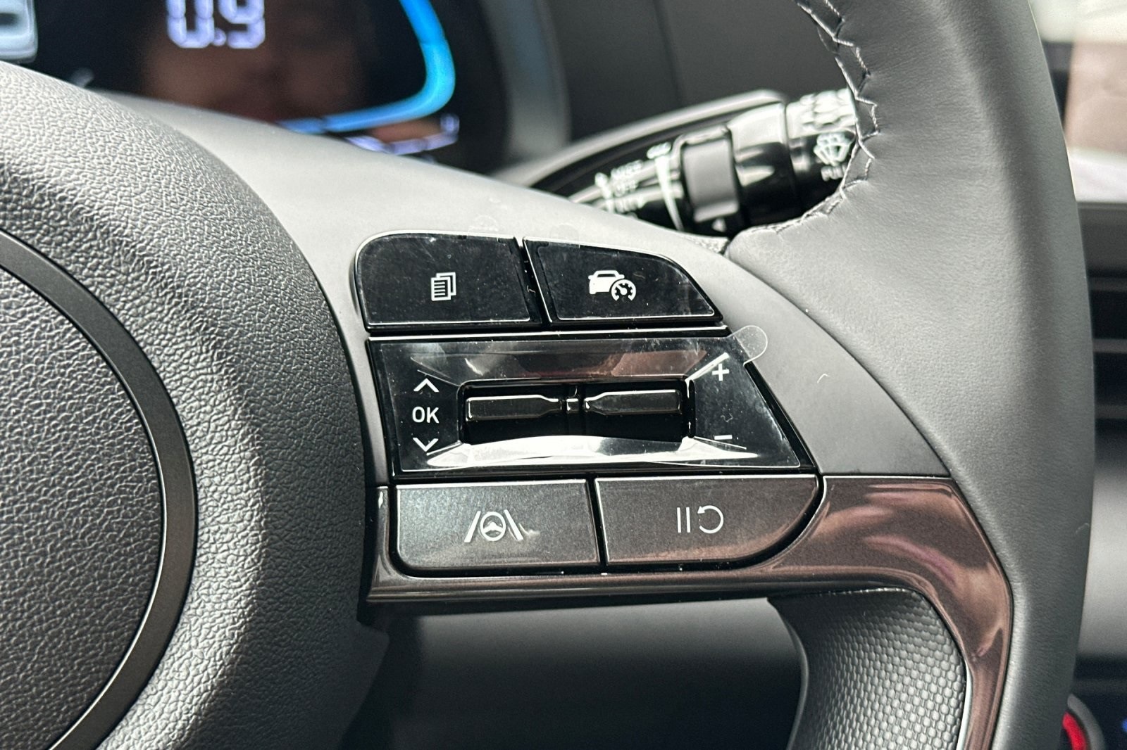 2025 Hyundai Elantra SEL Sport photo 24