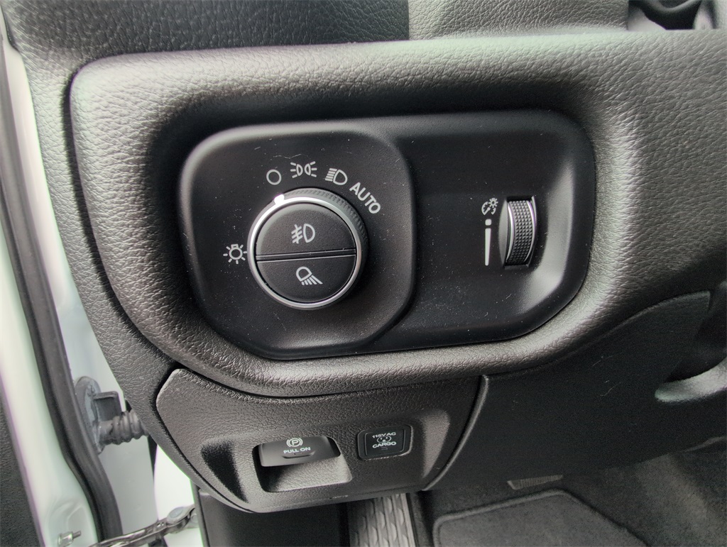 2025 Ram 1500 Tradesman photo 13