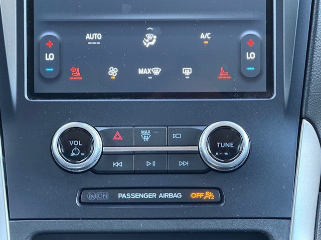 2022 Ford Edge SEL photo 19