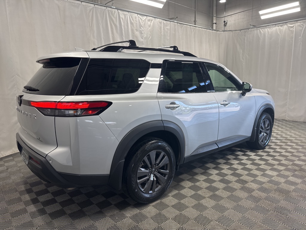 2022 Nissan Pathfinder SV photo 3