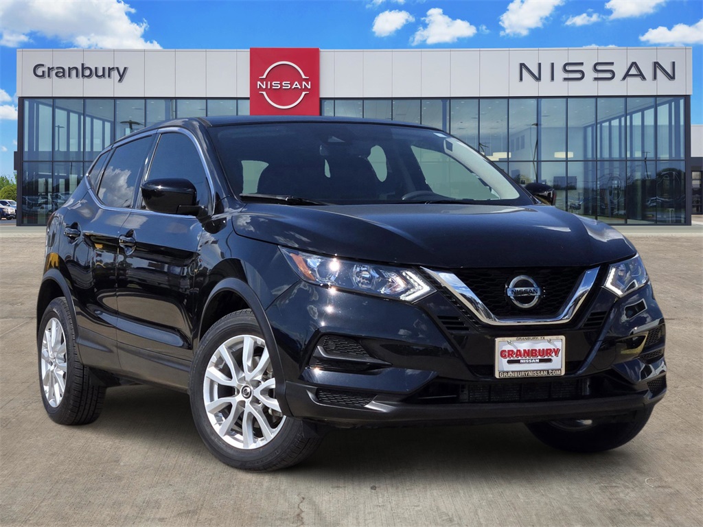 2022 Nissan Rogue Sport S's photo