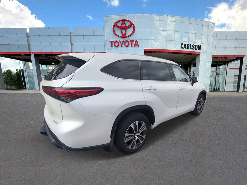 2022 Toyota Highlander XLE photo 4