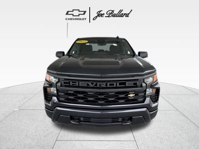 2023 Chevrolet Silverado 1500 Custom photo 2