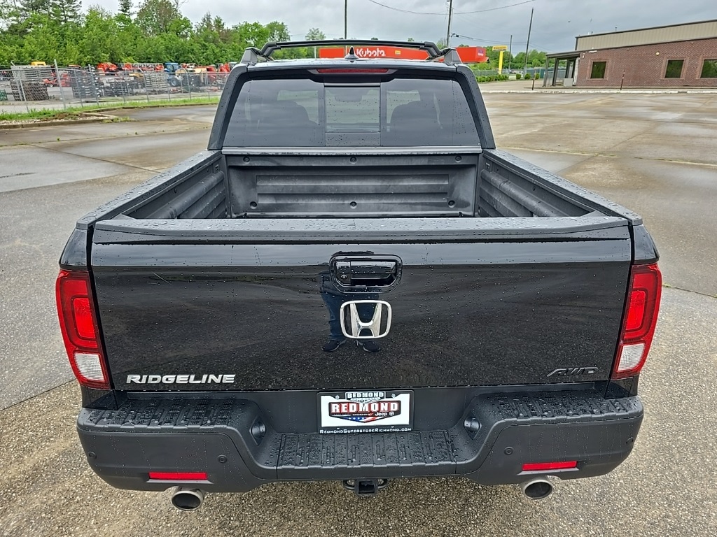 2022 Honda Ridgeline Black Edition photo 4