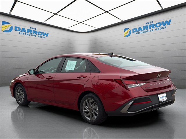 2024 Hyundai Elantra SEL photo 3
