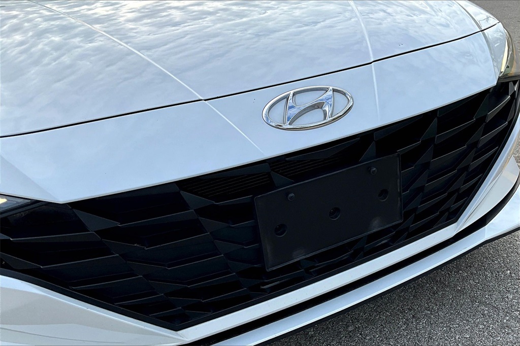 2022 Hyundai Elantra SEL photo 27