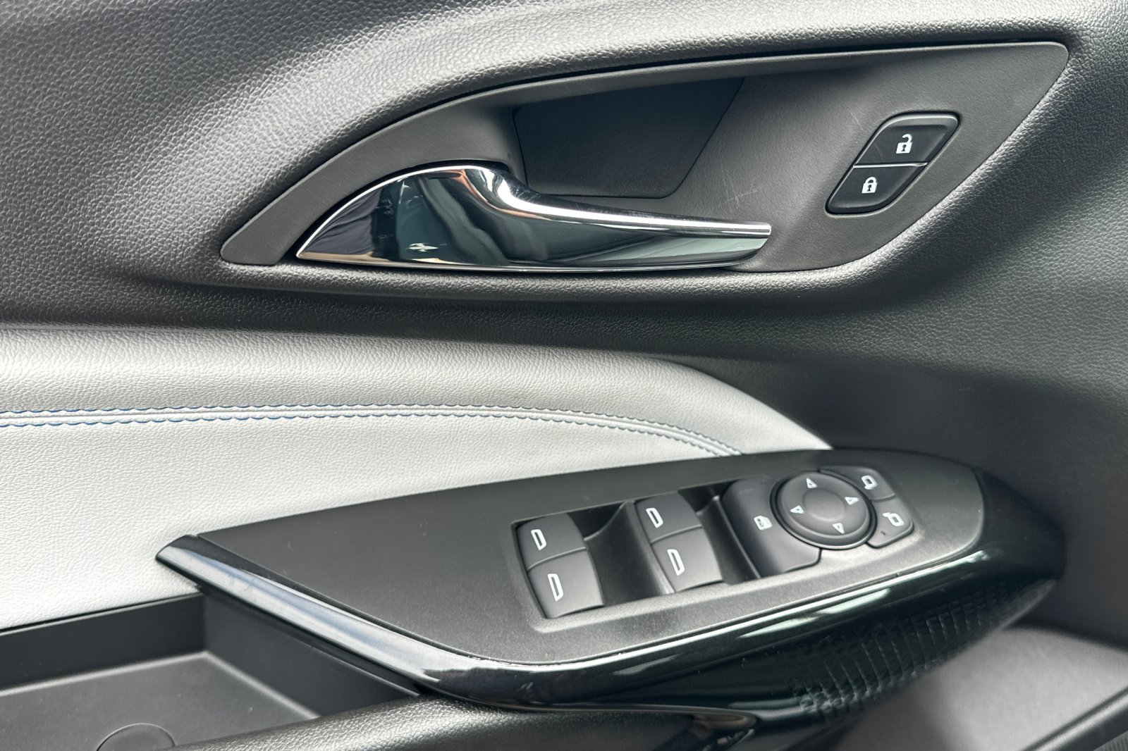 2025 Chevrolet Trax LT photo 11