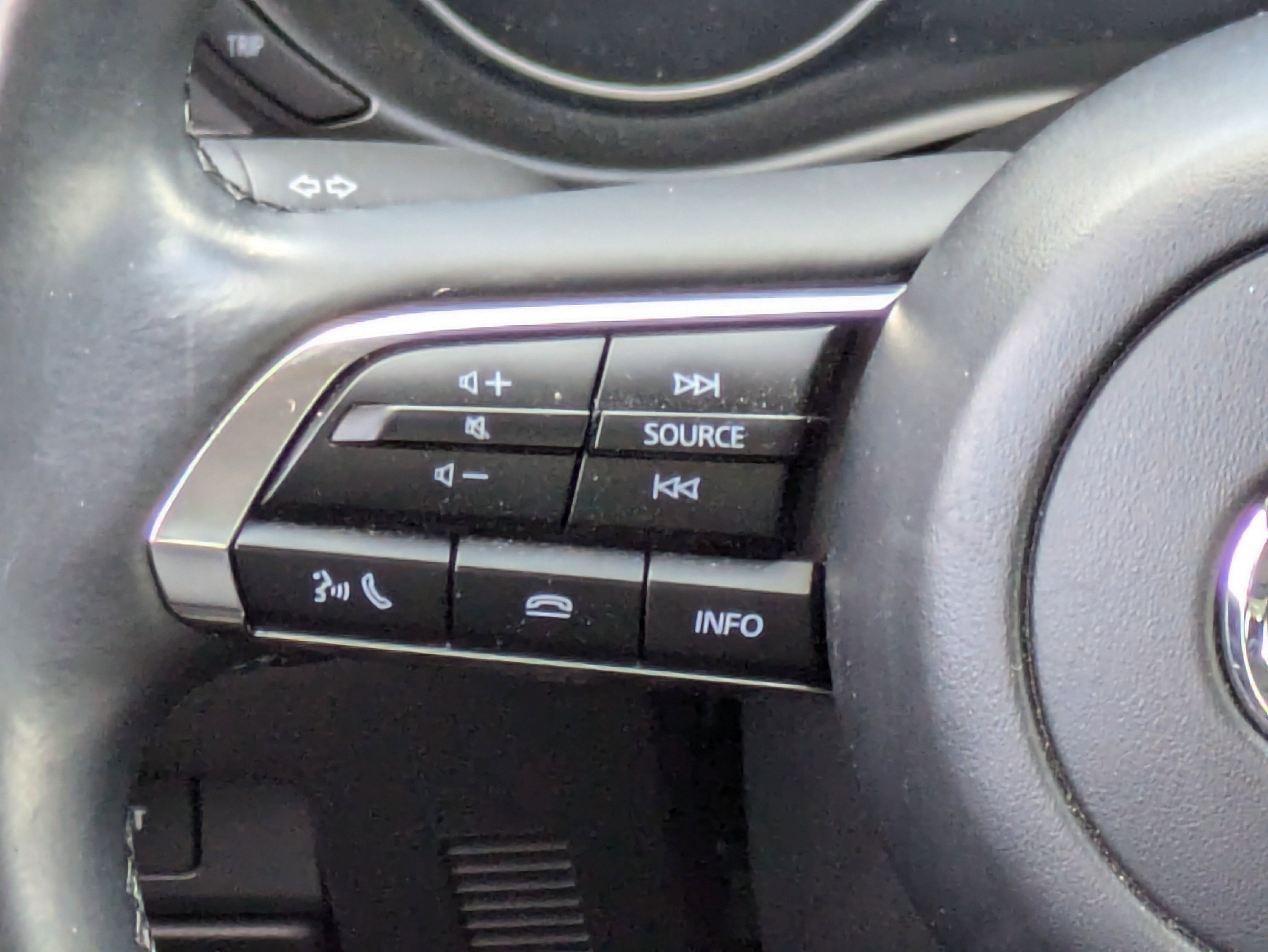 2025 Mazda Mazda3 2.5 s Preferred photo 4