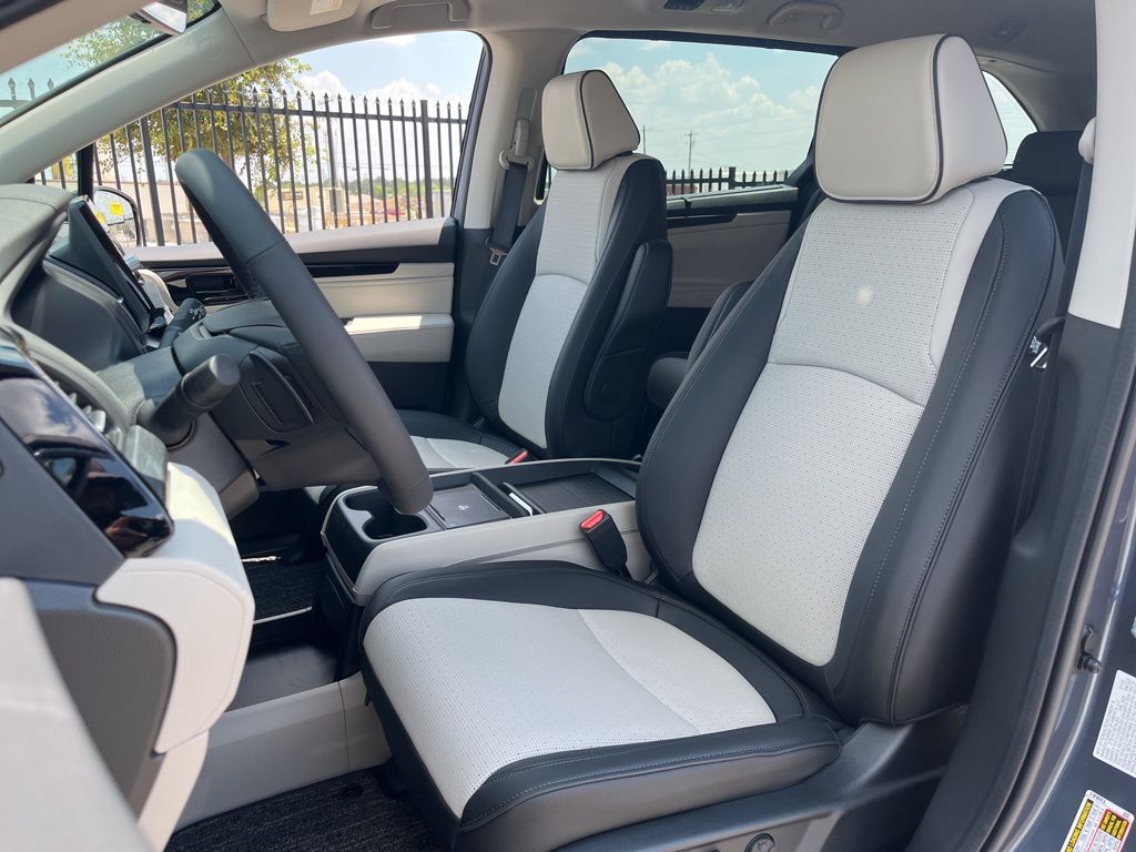 2026 Honda Odyssey Elite photo 12