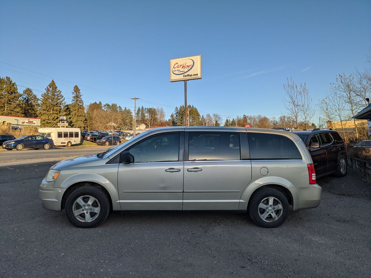 2009 Chrysler Town & Country LX's photo