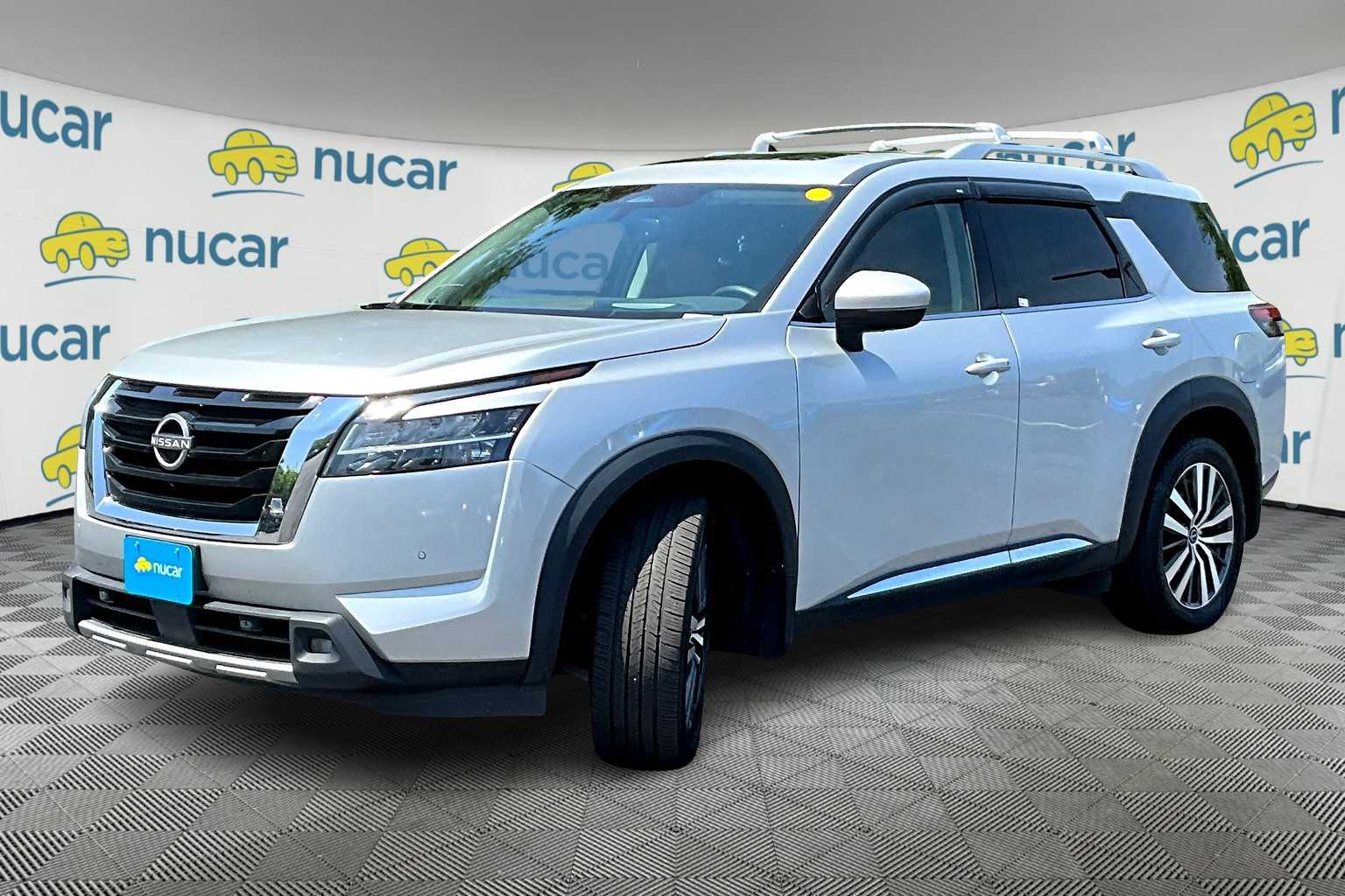 2022 Nissan Pathfinder Platinum photo 3