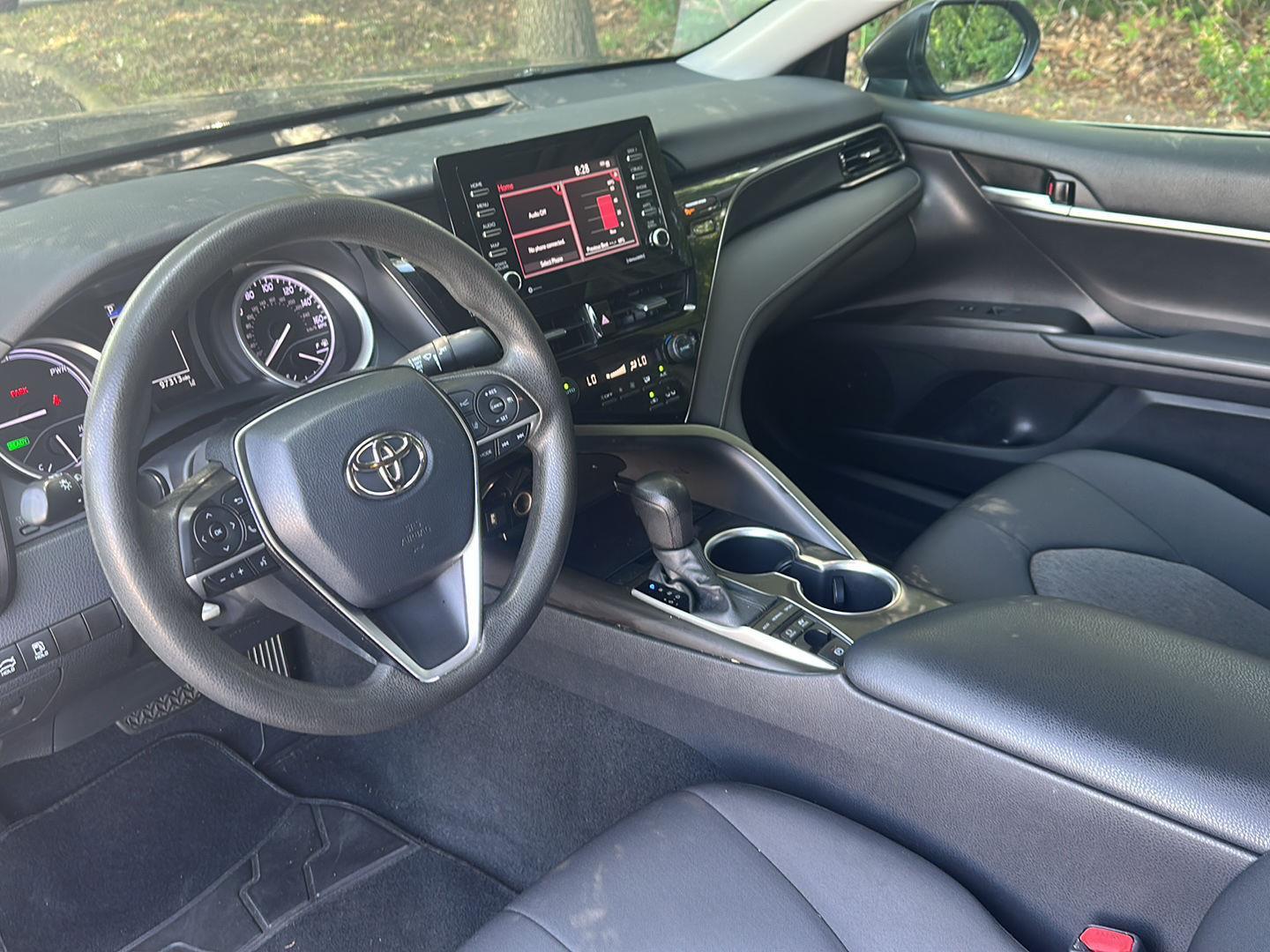 2021 Toyota Camry Hybrid LE photo 3