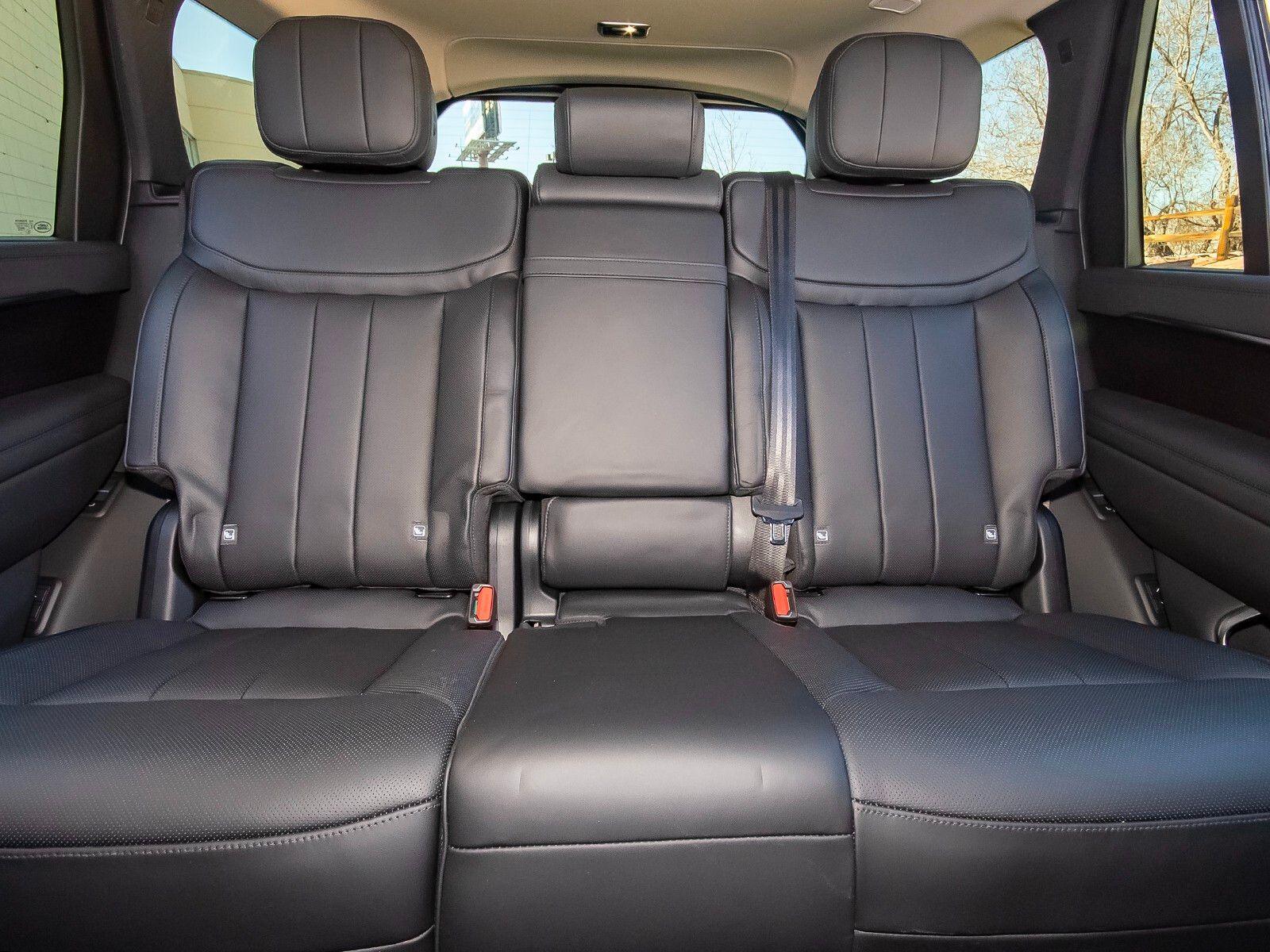 2025 Land Rover Range Rover SE photo 40