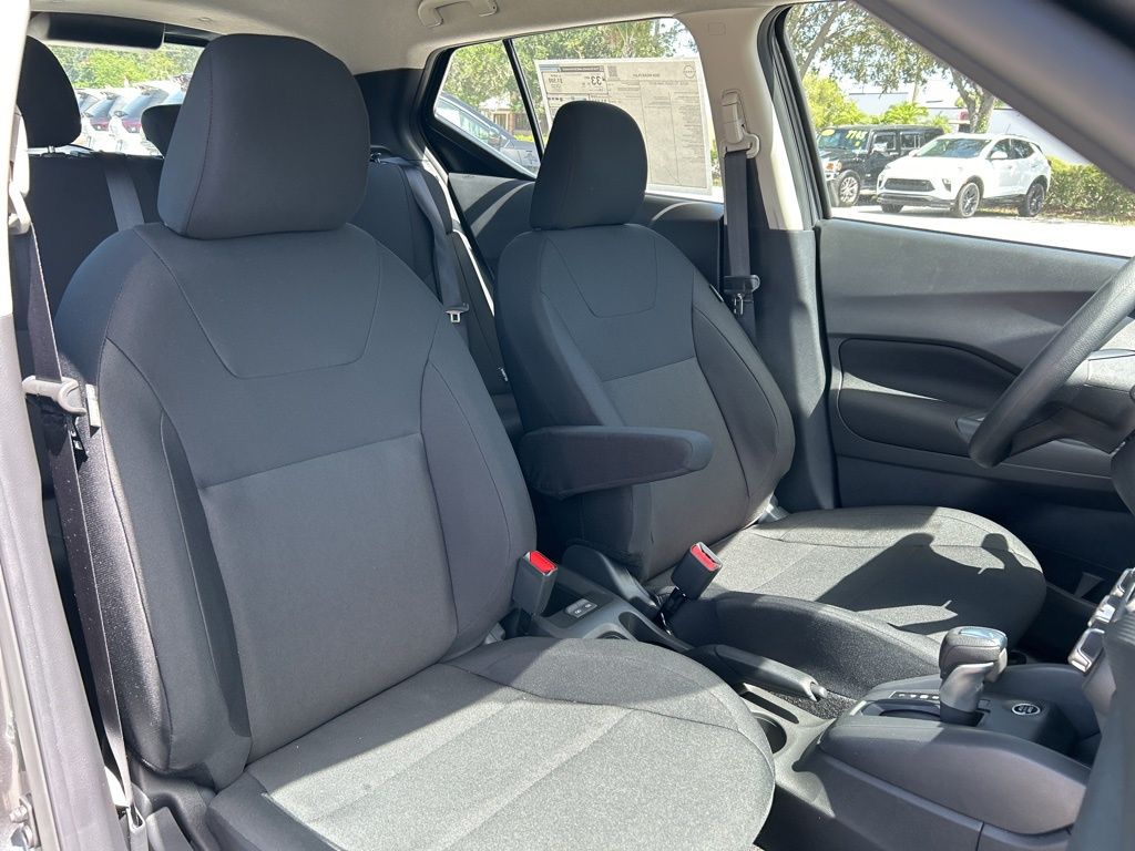 2025 Nissan Kicks Play S photo 31