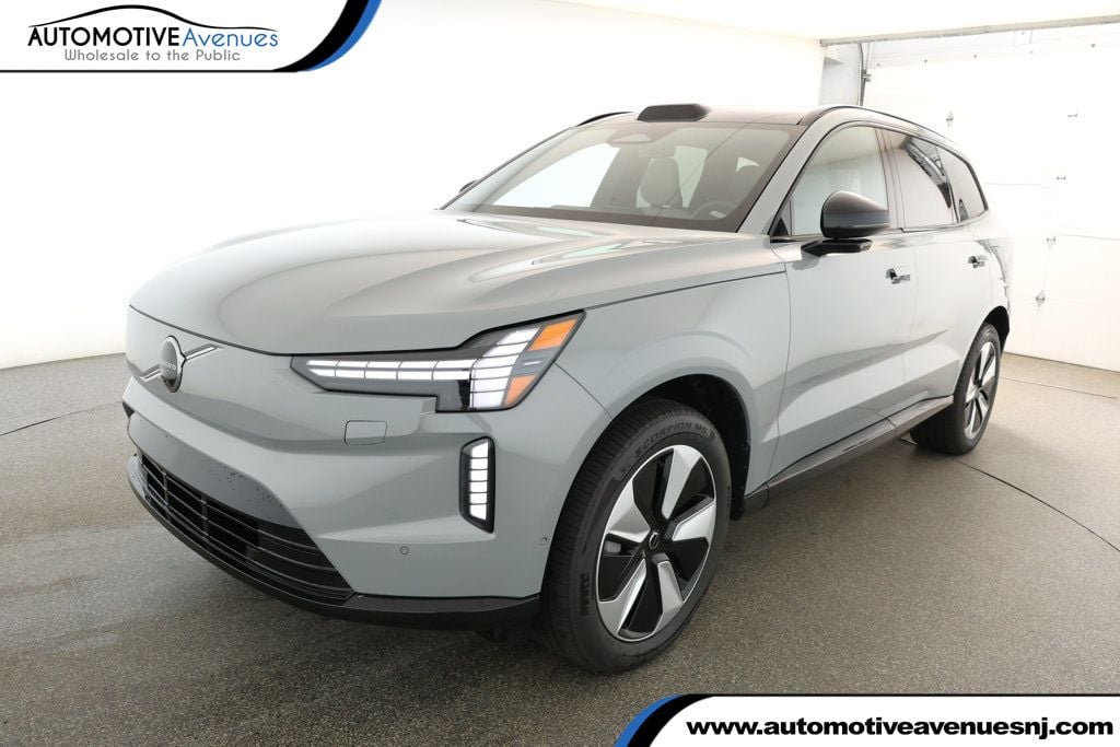 2025 Volvo EX90 Plus's photo