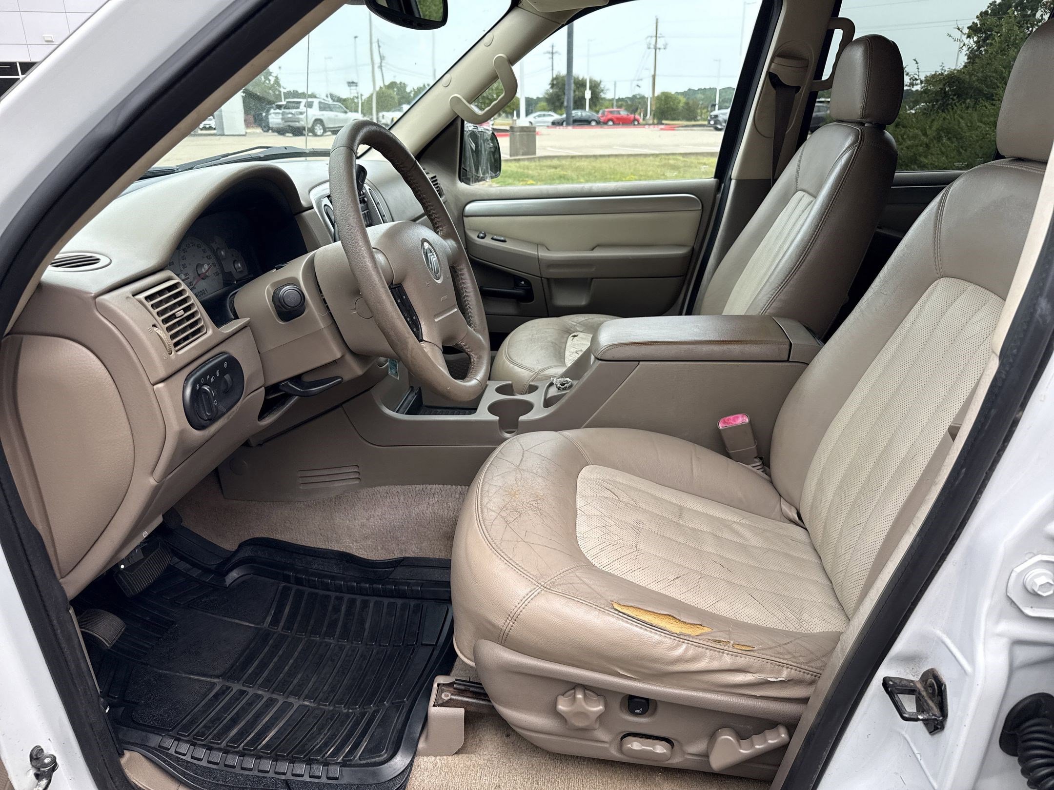 2004 Mercury Mountaineer photo 4