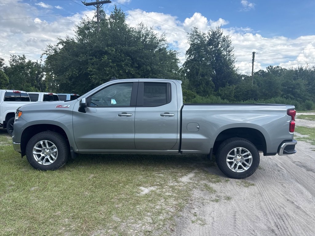 2025 Chevrolet Silverado 1500 LT photo 2