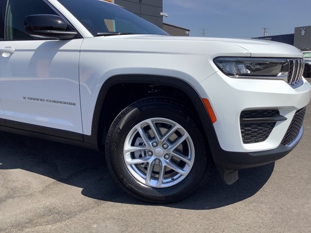 2025 Jeep Grand Cherokee Laredo X photo 3