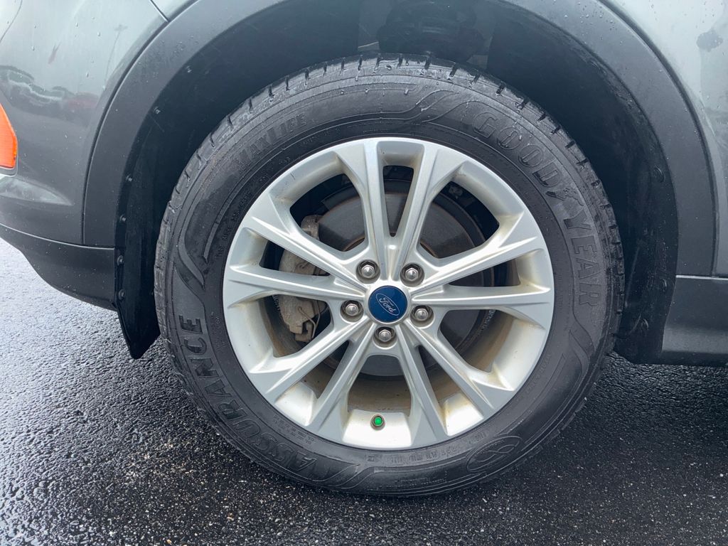2019 Ford Escape S photo 25