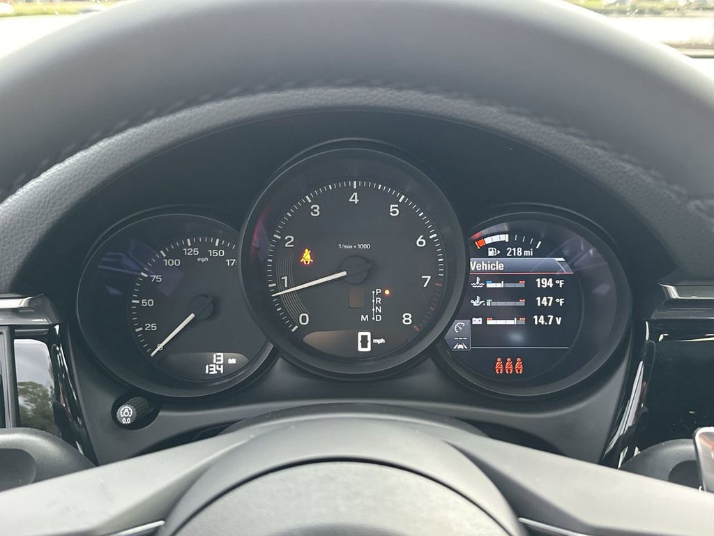 2025 Porsche Macan Base photo 11